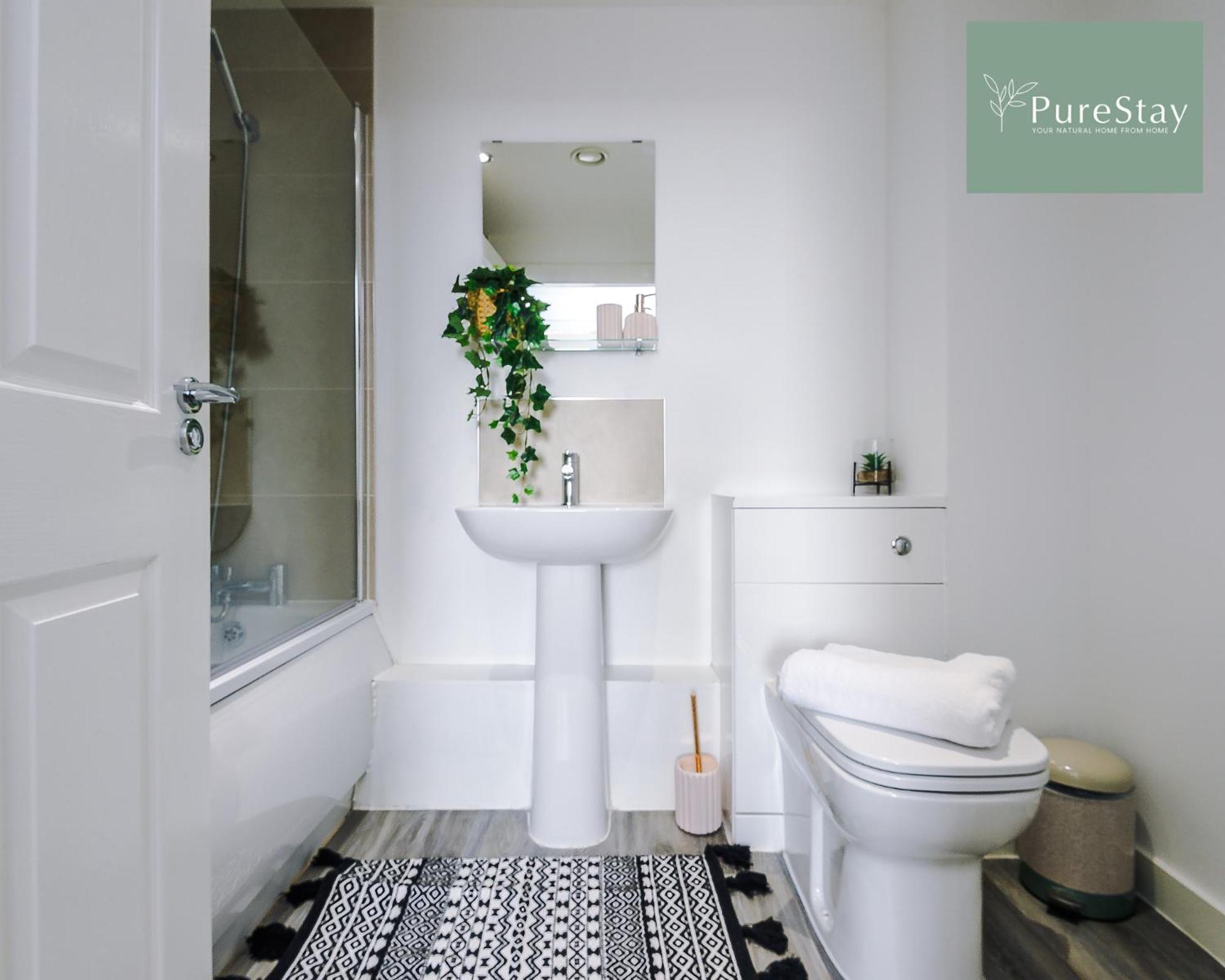 Stunning Two Bed Apartment By Purestay Short Lets & Serviced Accommodation Manchester With Free Parking & Wifi Exterior photo